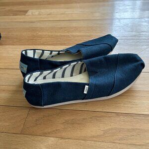 NWOT TOMS Heritage Canvas Classic Slip-On Shoes Navy Blue Size 8